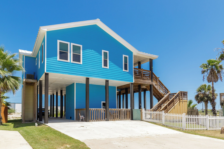 Exterior & Views 1, Delightful 3 Bedroom Pets, Nueces