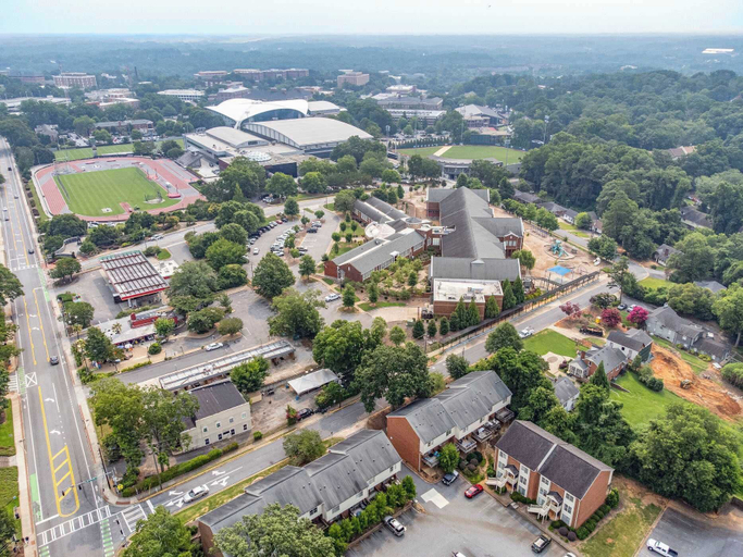 Exterior & Views 2, Five Points Dawg Crib On Campus, Clarke