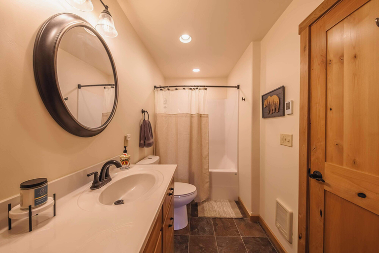 Others 5, Rock Lot A 5 Star Vacation!, Lincoln