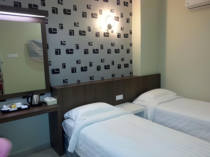 Bedroom 2, De Champs Hotel, Kuantan