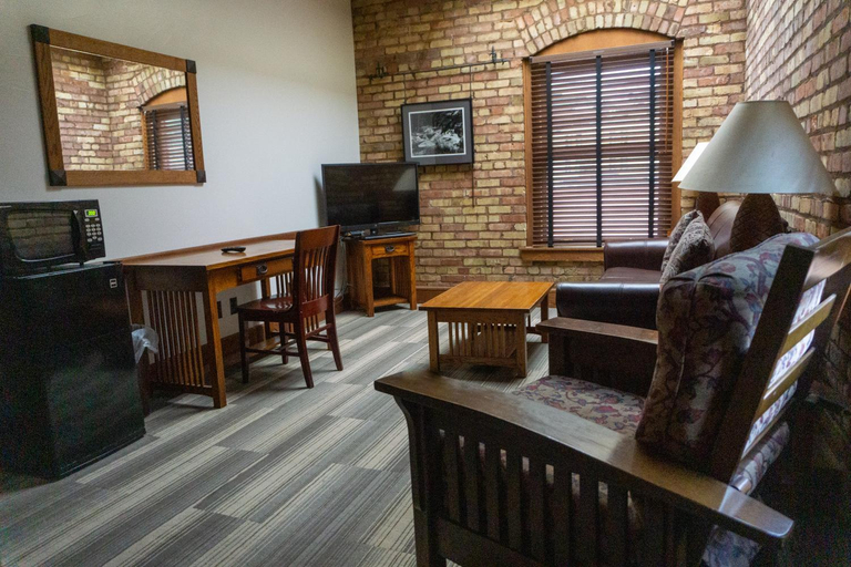 Others, The Branch House & Suites By Gold Dust, Lawrence