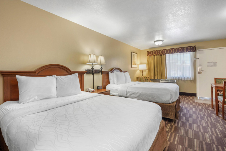 Bedroom 4, Best Western Desert Winds, Kern