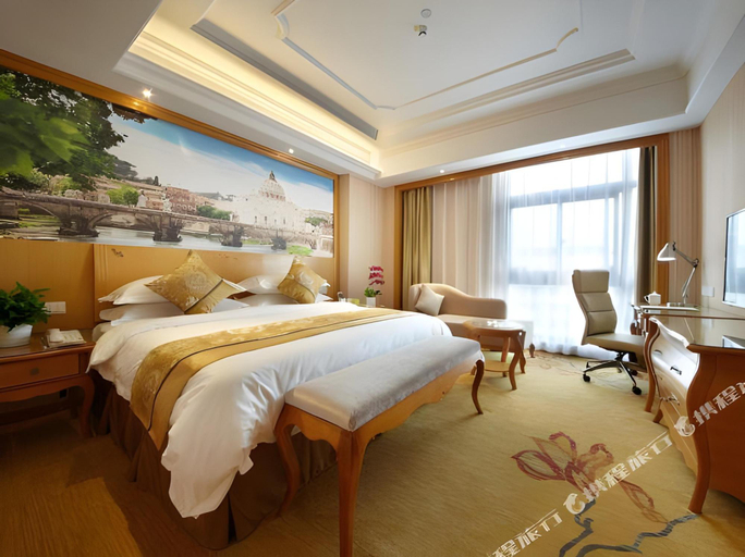 Bedroom 2, Vienna International Shanghai Baoshan Cruise, Shanghai