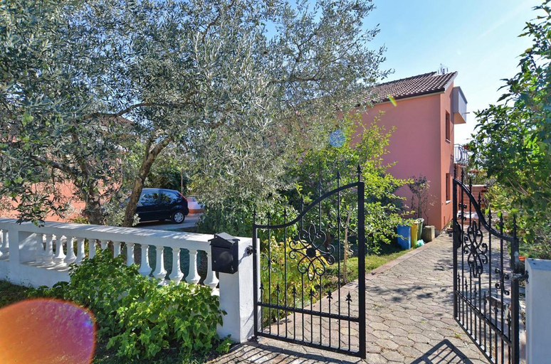 Entrance 3, Bright apartment with garden and balcony, Vodnjan