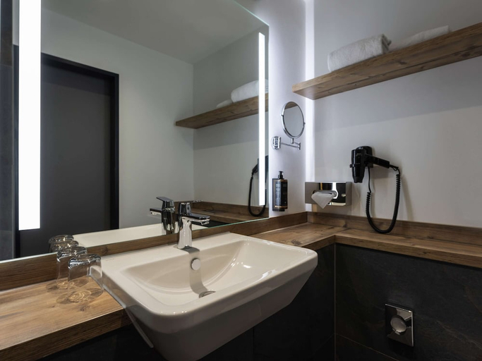 Bathroom 4, Mercure Hotel Garmisch Partenkirchen, Garmisch-Partenkirchen