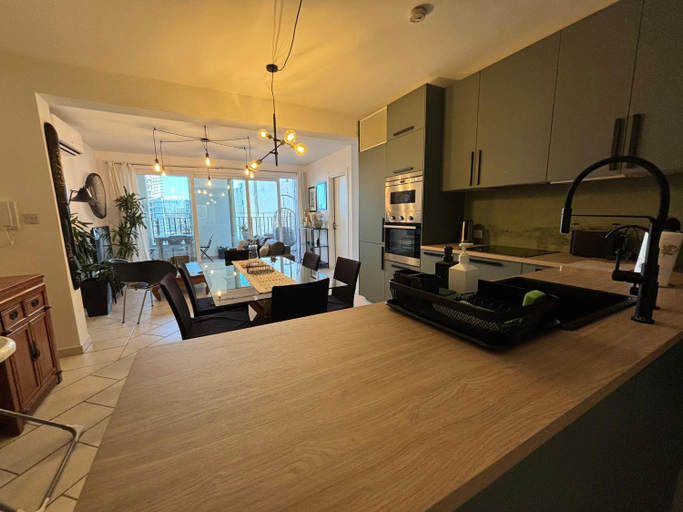 Food & Drinks 4, Spacious seaview Sliema Apt, steps from Valletta Ferry