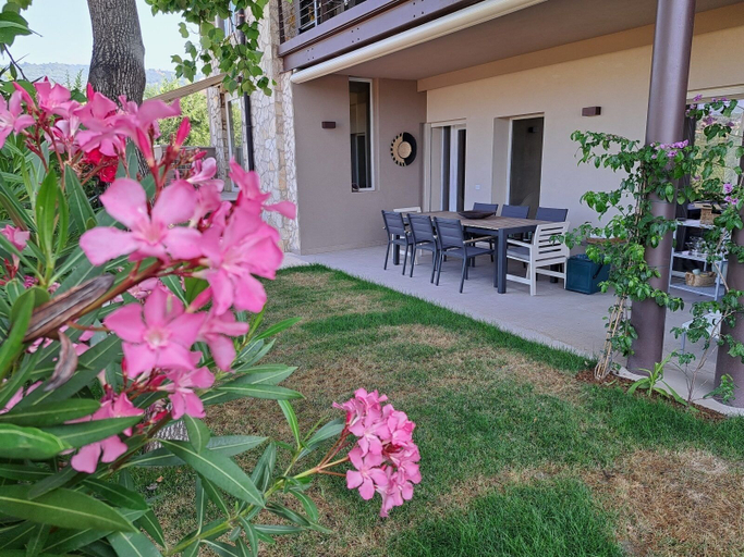 Others 5, Villa dell'Olivo Bianco, Verona