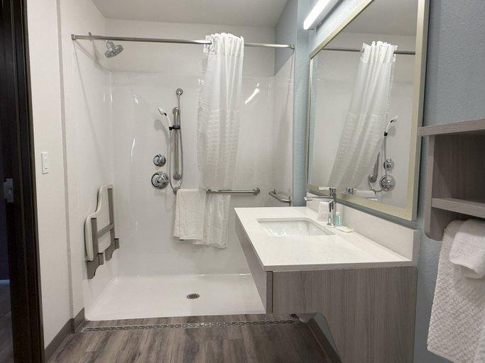 Bathroom 4, WoodSpring Suites Jackson Hub City, Madison