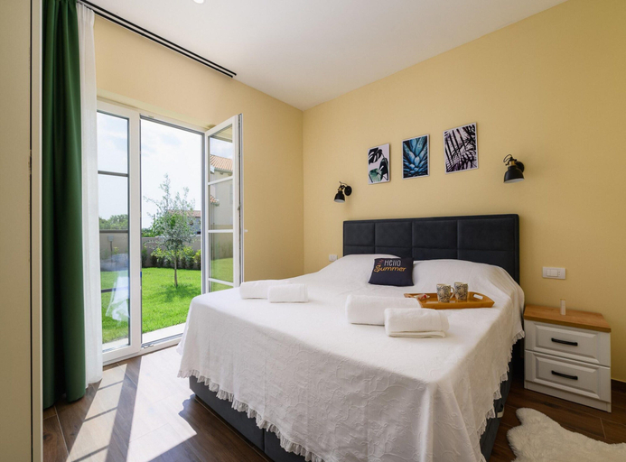Room 2, Villa in Serene Location, Kanfanar