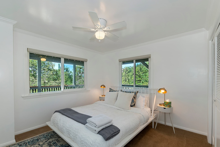 Bedroom 3, Casa Del Lago Spacious 4 Story Gated Home, San Bernardino