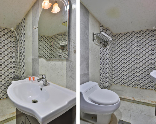 Bathroom 2, Khobar Palace Modern Hotel, Al Khobar