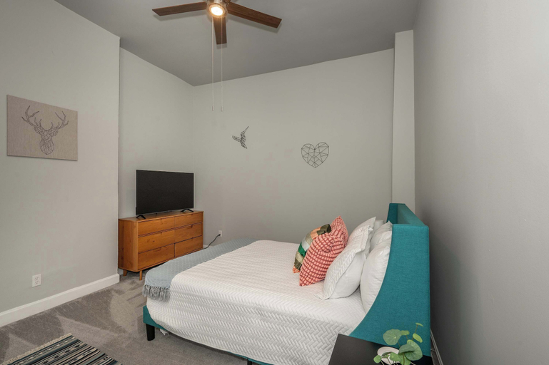 Bedroom 3, The Heart of Madison 2, Kenton