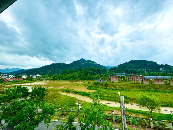 3, Nha san May Trang - Nha san moi dung con thom mui go, Bắc Hà