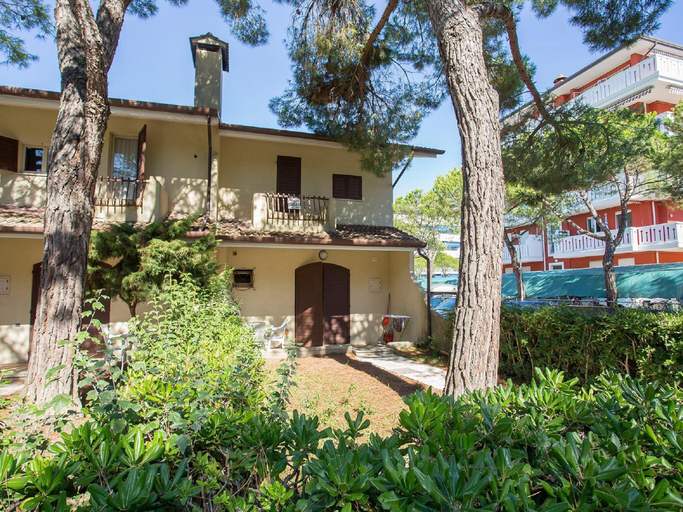 Others 2, Nice villa in Caorle with balcony, Venezia