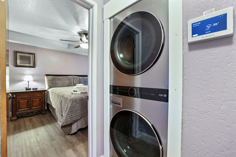 Bedroom 4, Ski In, Ski Out! 3 BDR Steps From Stagecoach Lift, Douglas