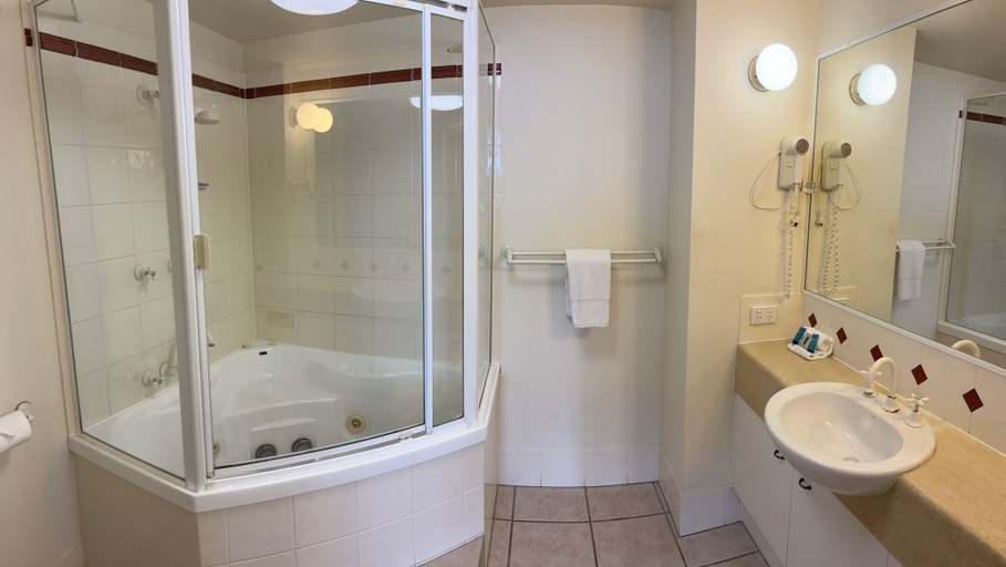Bathroom 3, King's Row Holiday Apartments, Caloundra - Caloundra S.