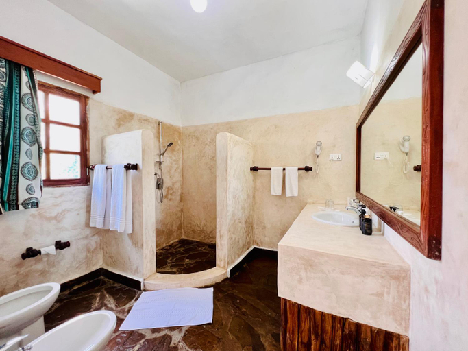 Bathroom 5, Jacaranda Beach Resort, Kilifi North