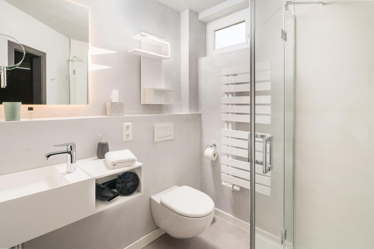Bathroom 4, Hotel Gortler, Goslar
