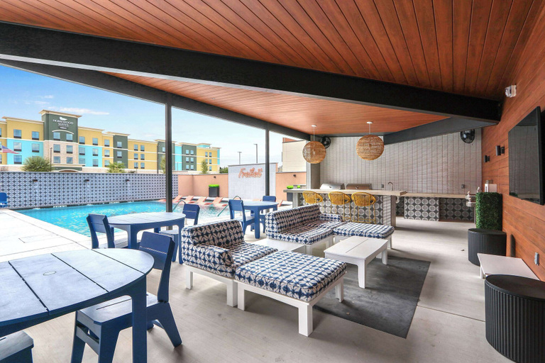 Food & Drinks, Creekside Modern Condo for 4, Comal