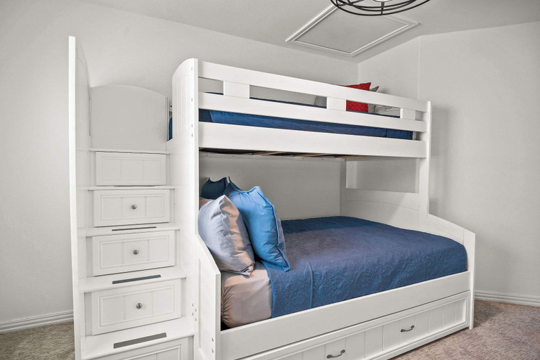 Bedroom 2, Fin and Feather - Cozy for 8, Nueces