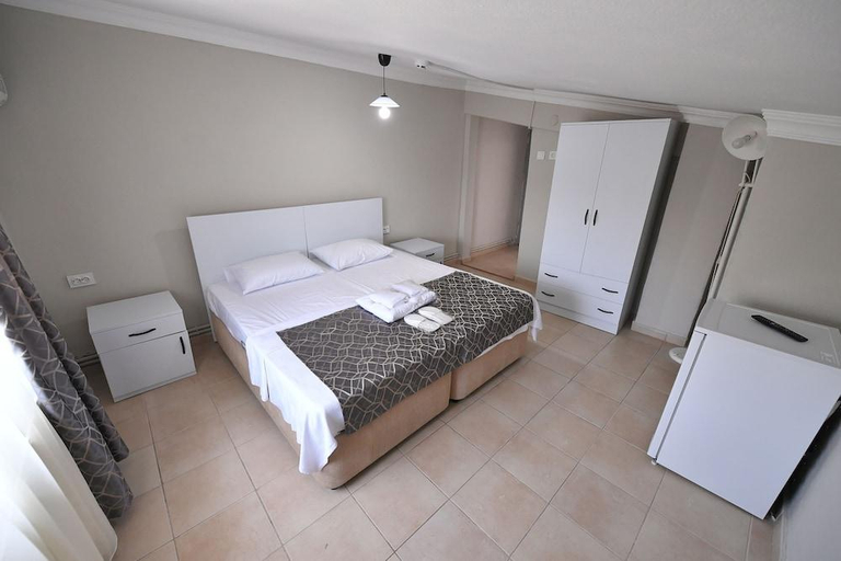 Bedroom 2, Nilhan Otel, Burhaniye