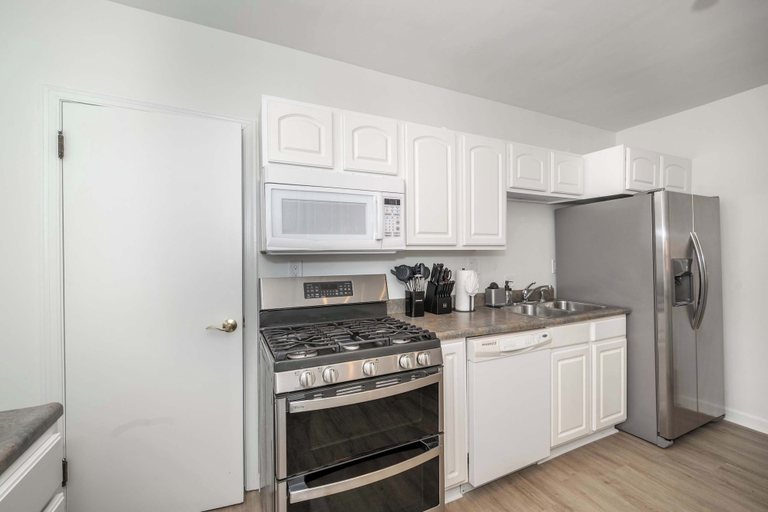 Others 5, The Grand Elm Suite 1 Sleeps 4, Kenton