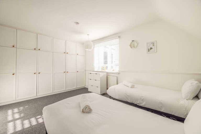 Room 2, Spacious 6 Bedroom House in Maidenhead/ Windsor, Windsor and Maidenhead