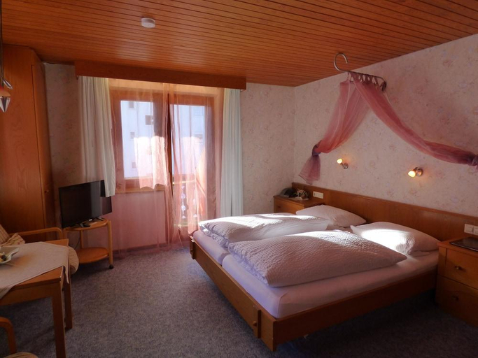 Bedroom 4, Atina Hotel, Calw