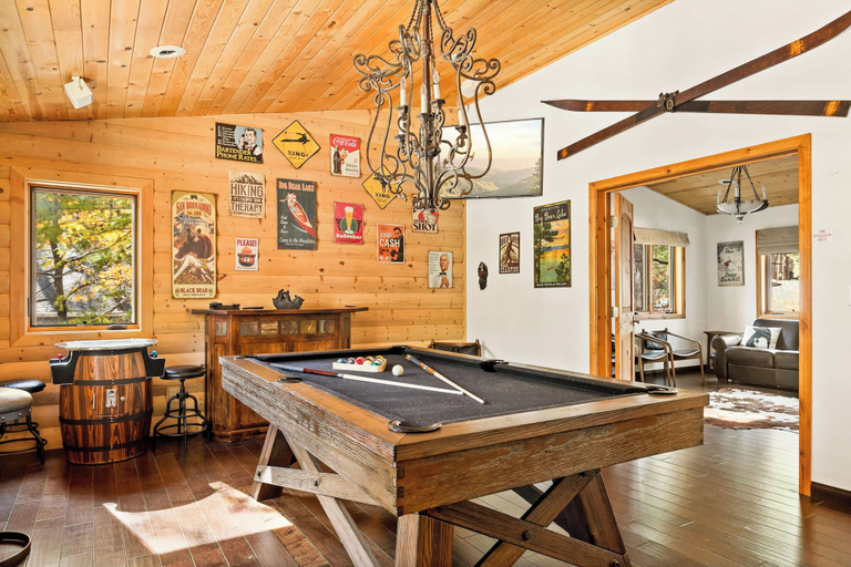 Others 1, Summit Pine Lodge 4 BDR Minutes From Bear Lake!, San Bernardino