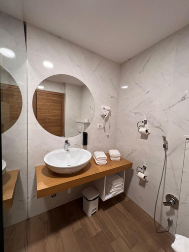 Bathroom 4, Maghrib Hotel