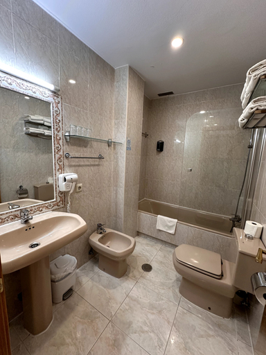 Bathroom 5, Hostal Toledo, Toledo