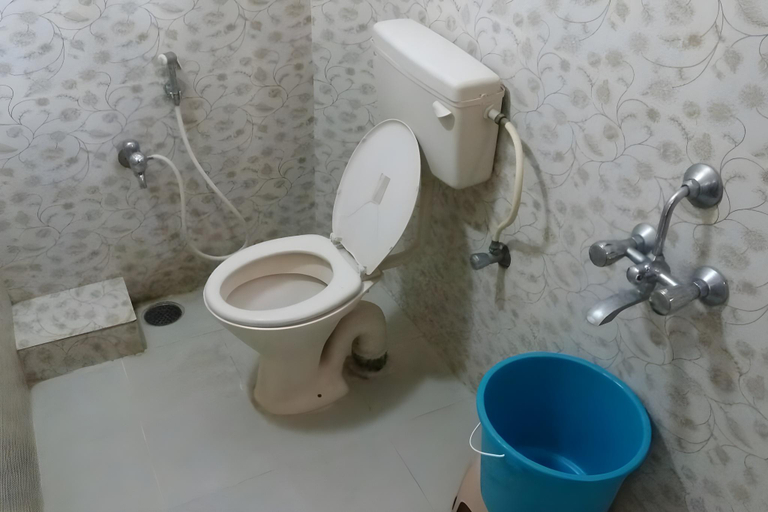 Bathroom 5, Hotel Sabharwal Inn, Bangalore