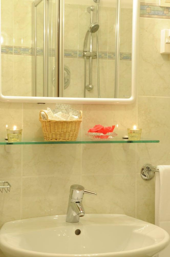 Bathroom 4, Hotel Grifone, Perugia