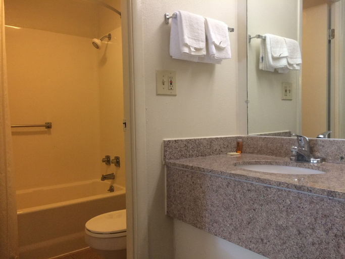 Bathroom 4, Motel 6 Salem Va, Salem