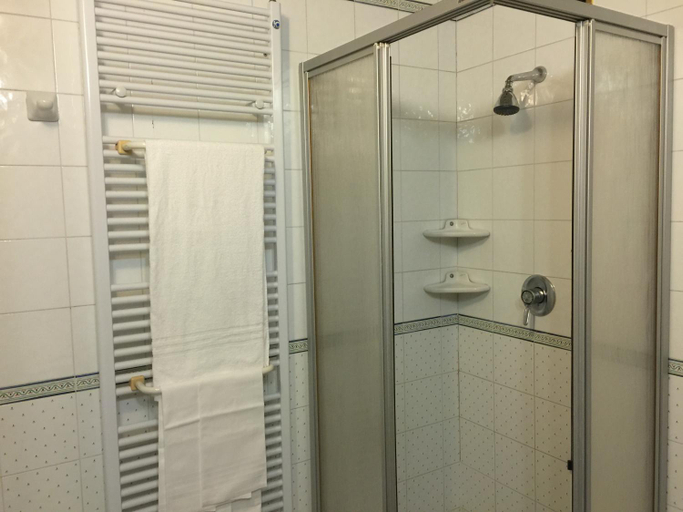 Bathroom 5, Hotel Terme Marconi, Padua