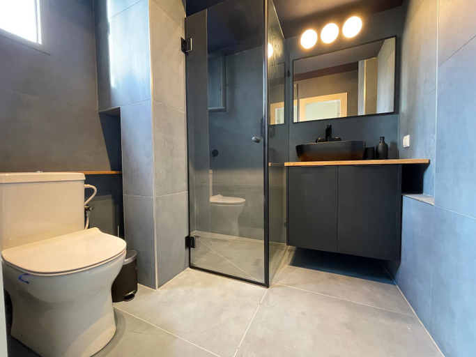 Shower, Nabi Yona Apartments