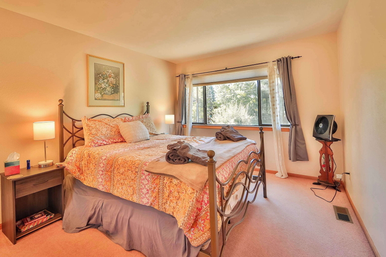 Bedroom 2, Tahoe Family Getaway, Douglas