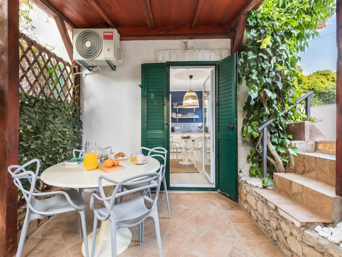Others 5, Apartment in Slatine near the Sea beach, Trogir