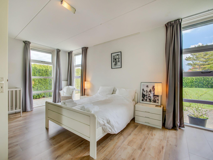 5, Lovely holiday home in Zeewolde with a swimming pool, Zeewolde