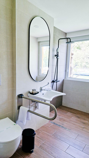 Bathroom 4, Waterside SPA Hotel, Garmen