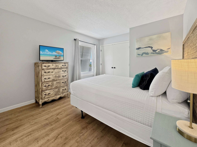Bedroom 2, Duplex Beach Home for 6 With Balcony & Resort-style Amenities, Baldwin
