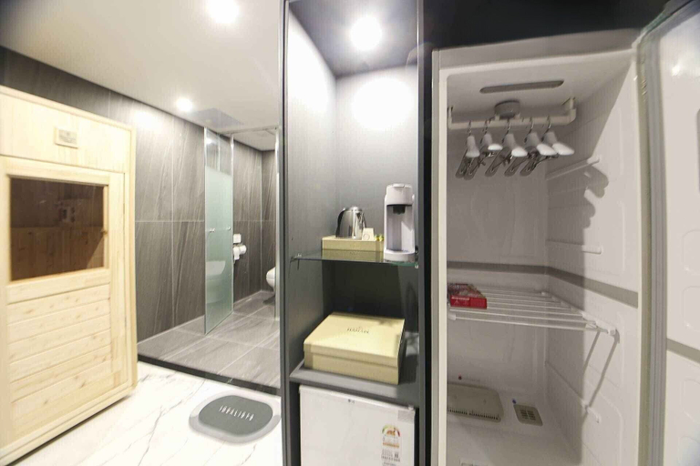 Bathroom 4, Hanabi Hotel, Anyang