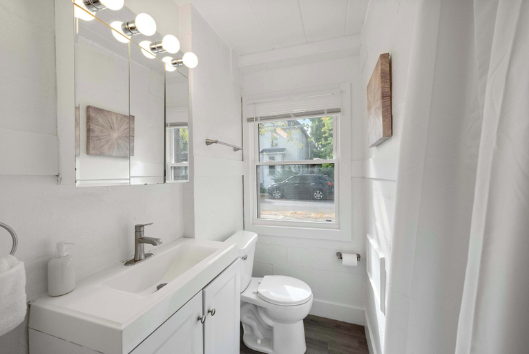 Bathroom 3, Chic City Retreat 93I Sleeps 2, Franklin