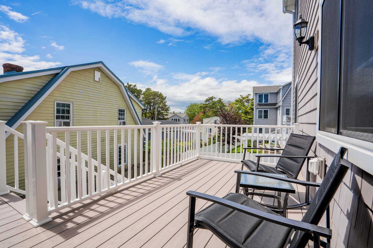 Others 4, Oceanfront Home - Beach Access - Deck + Ping Pong, York