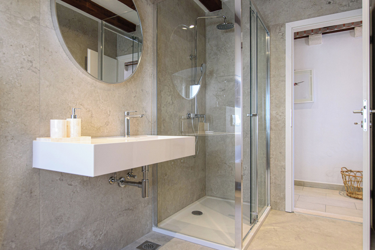 Bathroom 4, Kaleta House by DuHomes, Dubrovnik