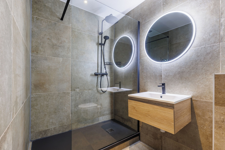 Bathroom 4, The Black Swan Hotel, West-Vlaanderen