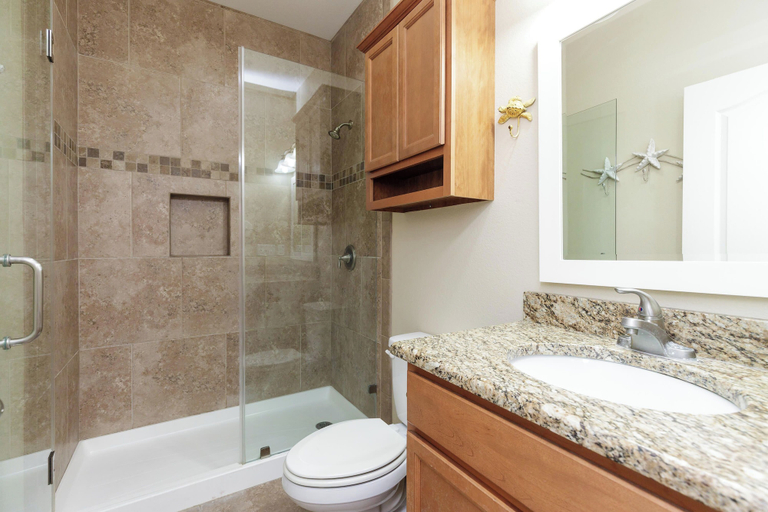 Bathroom, Comfy 2 Bedroom, Pets Allowed, Community Pool, Nueces