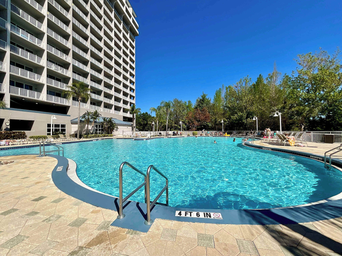 Sport & Beauty 5, Lake Views At Blue Heron, Orange