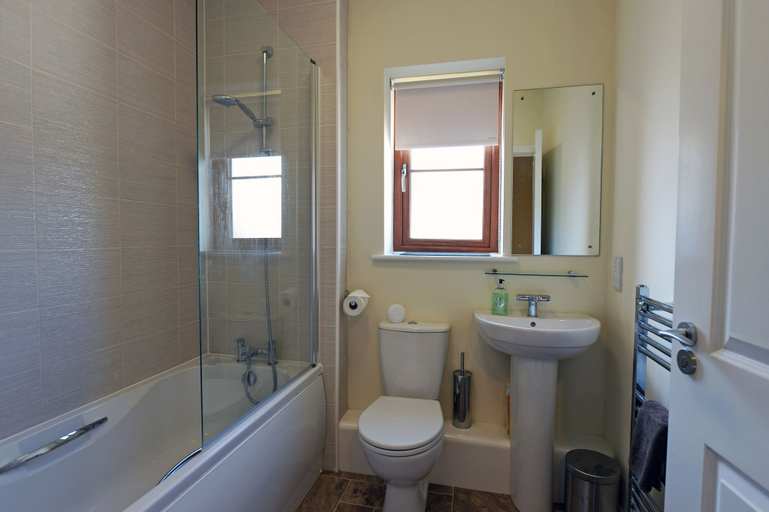 Bathroom 3, Coppins Park - Dog Friendly Peaceful Location, Pembrokeshire