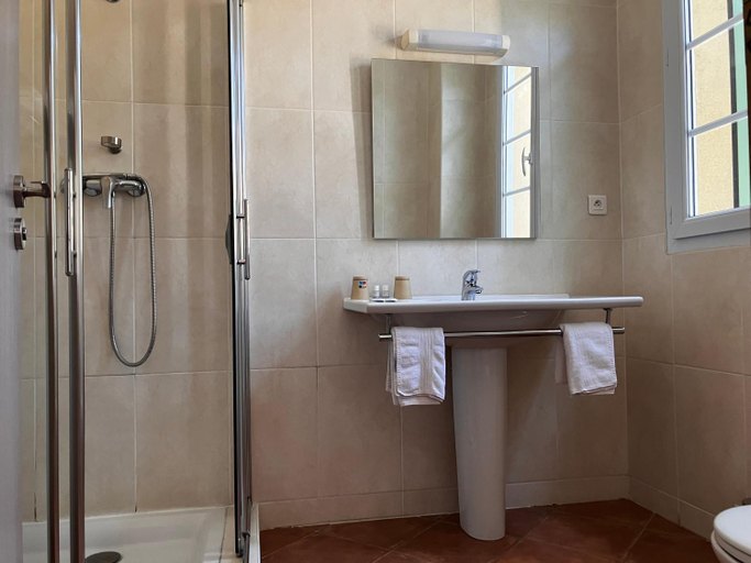 Bathroom 5, Hotel du Vignoble, Haute-Corse